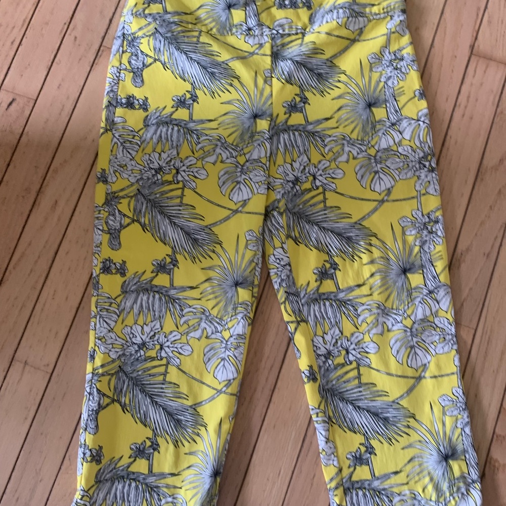 UP brand capri pull on size  12 excellent condition.